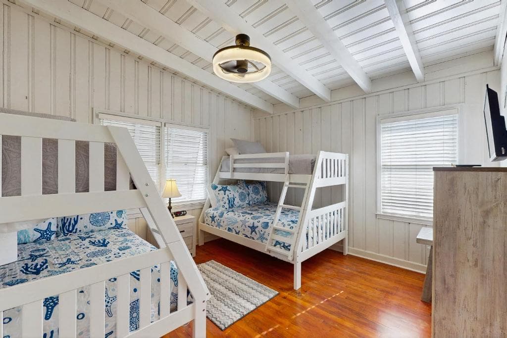 Bunkroom with full-size bunks